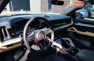 Позашляховик / Кросовер Porsche Cayenne 2023 в 
