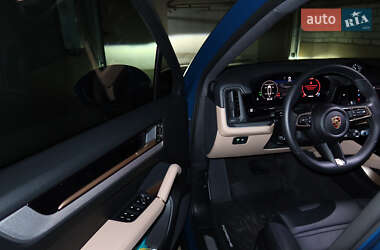 Позашляховик / Кросовер Porsche Cayenne 2023 в 