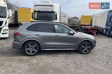 Внедорожник / Кроссовер Porsche Cayenne 2016 в 