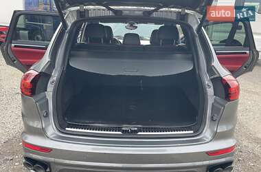 Внедорожник / Кроссовер Porsche Cayenne 2016 в 