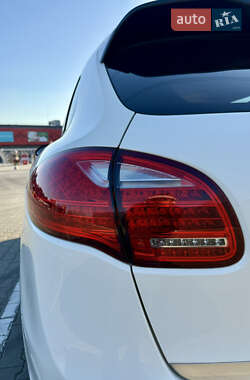Внедорожник / Кроссовер Porsche Cayenne 2010 в 