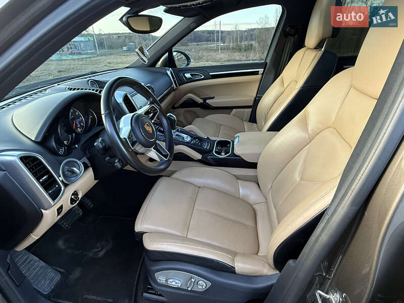 Внедорожник / Кроссовер Porsche Cayenne 2016 в Сумах