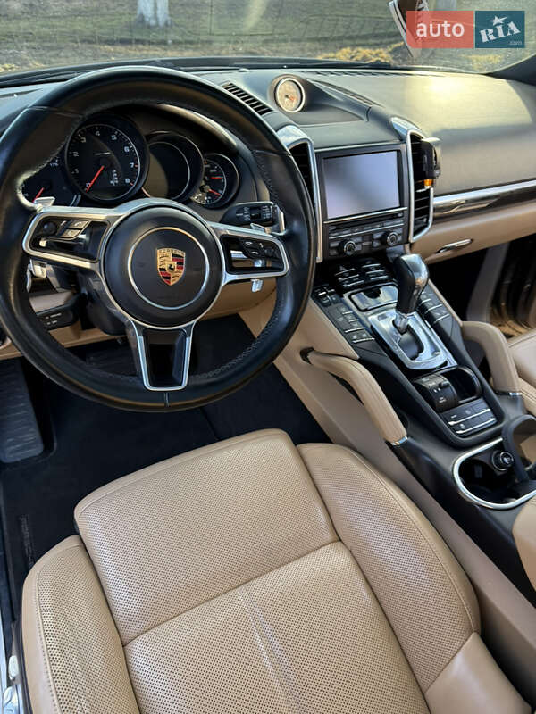 Внедорожник / Кроссовер Porsche Cayenne 2016 в Сумах