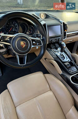 Внедорожник / Кроссовер Porsche Cayenne 2016 в 