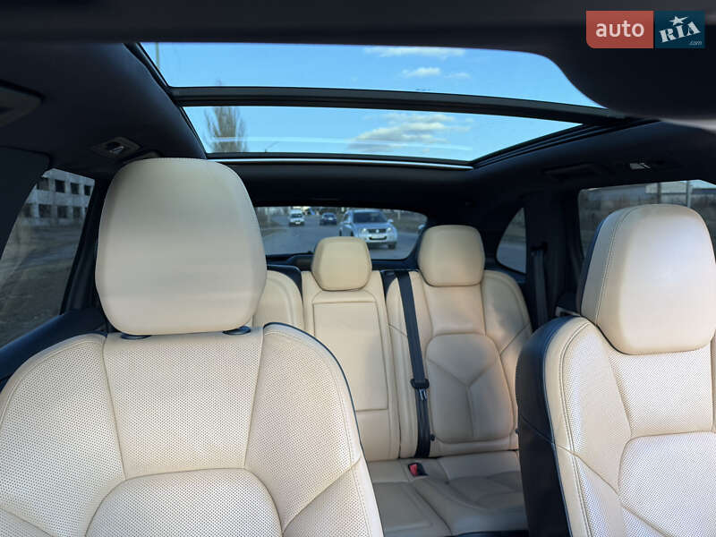 Внедорожник / Кроссовер Porsche Cayenne 2016 в Сумах