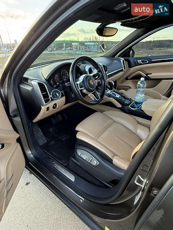 Внедорожник / Кроссовер Porsche Cayenne 2016 в Сумах