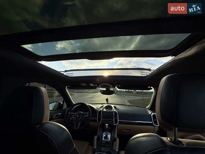 Внедорожник / Кроссовер Porsche Cayenne 2016 в Сумах