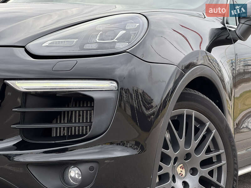 Внедорожник / Кроссовер Porsche Cayenne 2016 в Киеве