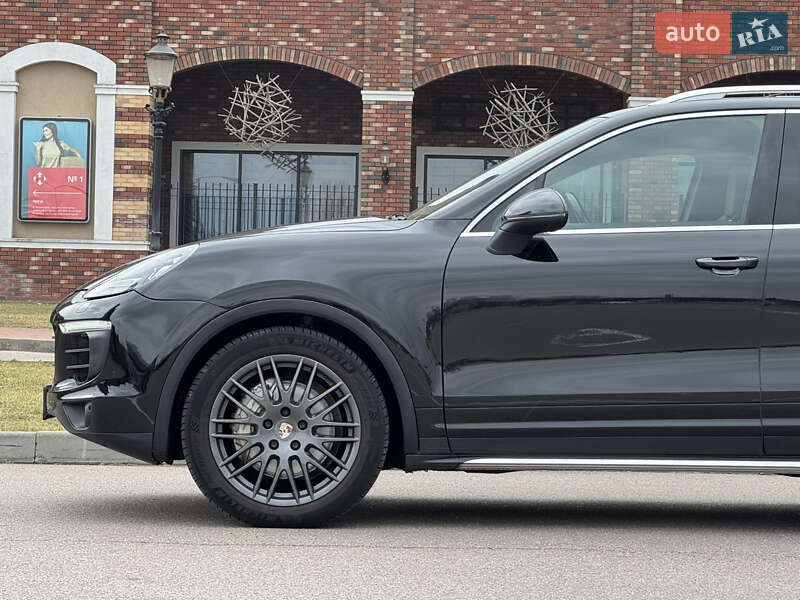 Внедорожник / Кроссовер Porsche Cayenne 2016 в Киеве