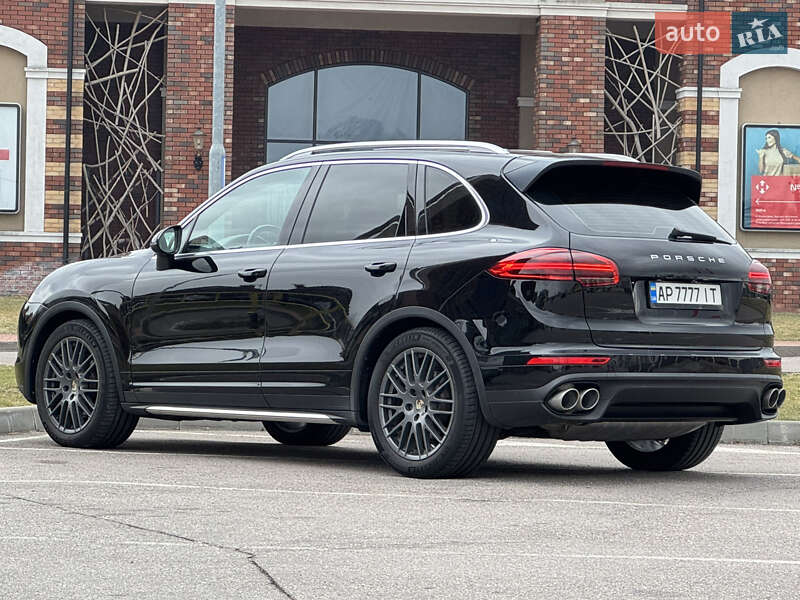 Внедорожник / Кроссовер Porsche Cayenne 2016 в Киеве