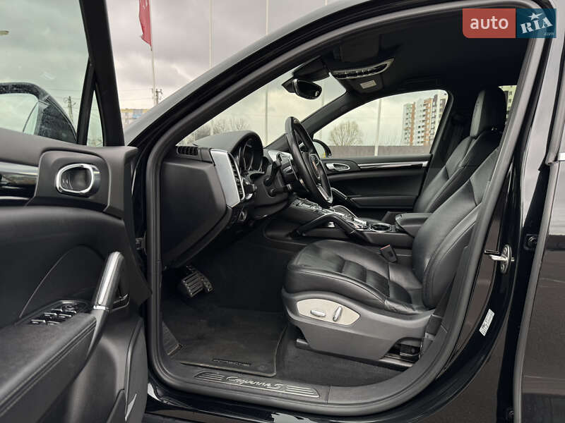 Внедорожник / Кроссовер Porsche Cayenne 2016 в Киеве