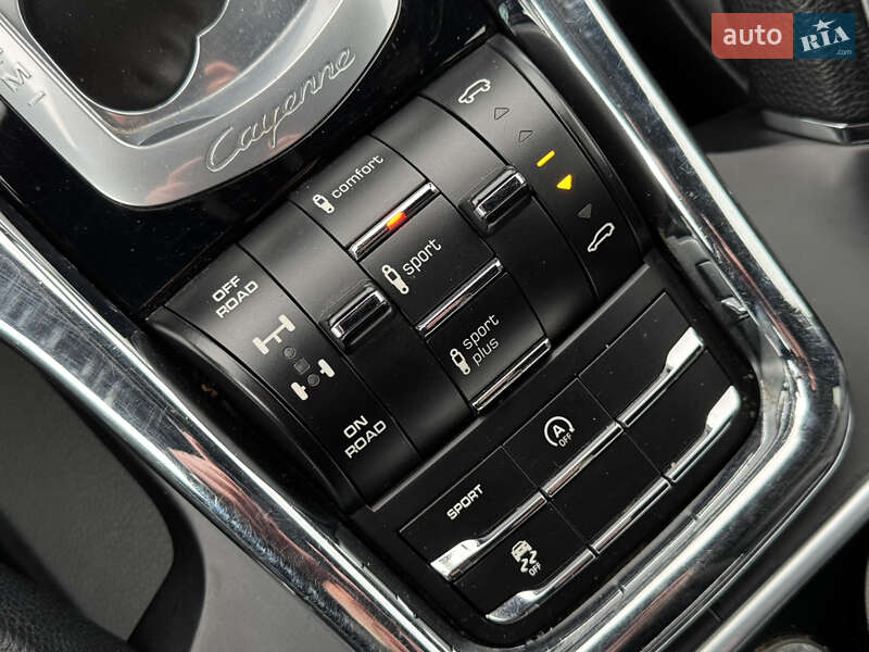 Внедорожник / Кроссовер Porsche Cayenne 2016 в Киеве