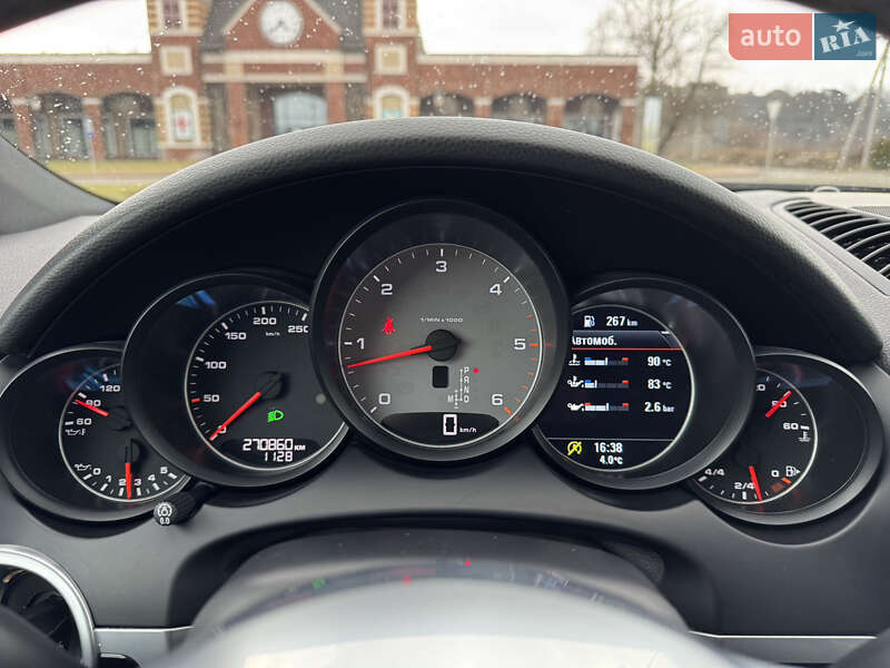 Внедорожник / Кроссовер Porsche Cayenne 2016 в Киеве