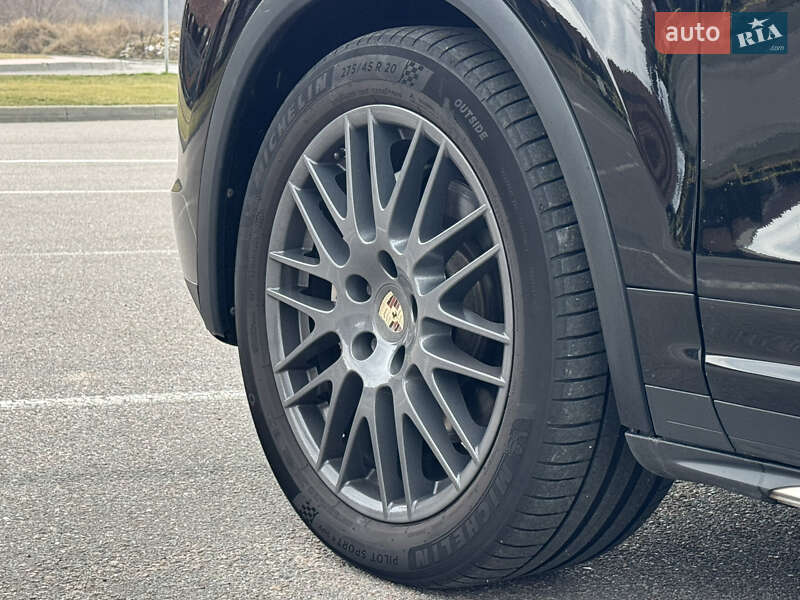 Внедорожник / Кроссовер Porsche Cayenne 2016 в Киеве