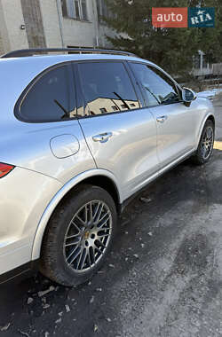 Внедорожник / Кроссовер Porsche Cayenne 2017 в 