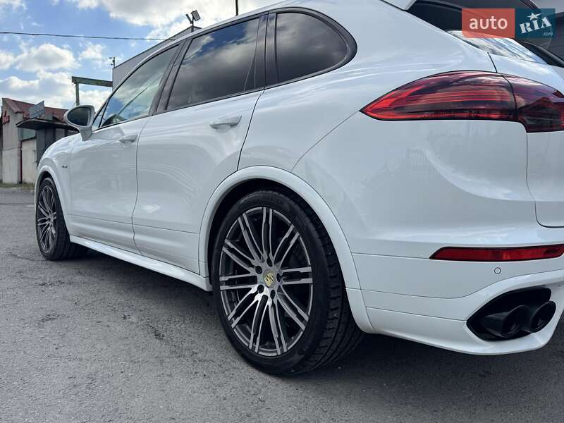 Внедорожник / Кроссовер Porsche Cayenne 2015 в Тернополе