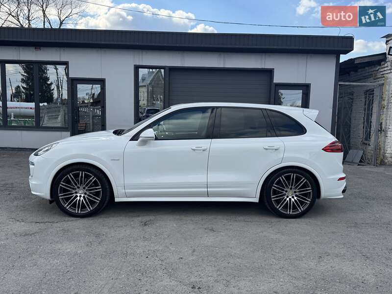 Позашляховик / Кросовер Porsche Cayenne 2015 в Тернополі