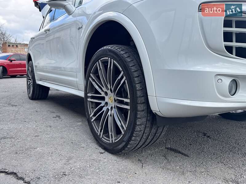 Позашляховик / Кросовер Porsche Cayenne 2015 в Тернополі