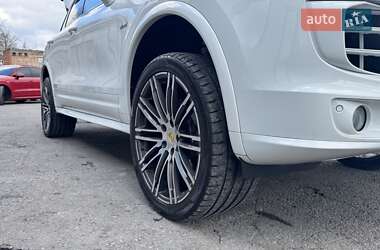 Внедорожник / Кроссовер Porsche Cayenne 2015 в 