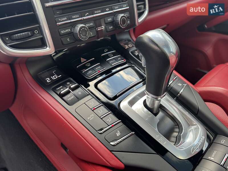 Позашляховик / Кросовер Porsche Cayenne 2015 в Тернополі