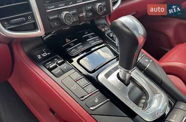 Внедорожник / Кроссовер Porsche Cayenne 2015 в 