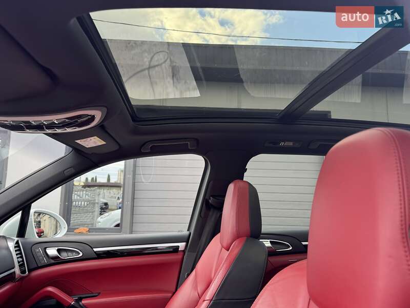 Внедорожник / Кроссовер Porsche Cayenne 2015 в Тернополе