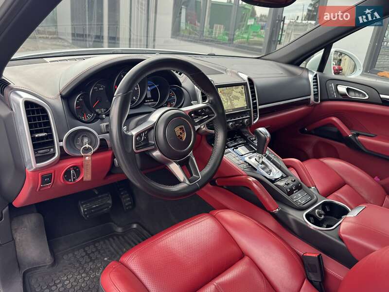 Позашляховик / Кросовер Porsche Cayenne 2015 в Тернополі
