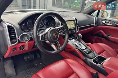 Внедорожник / Кроссовер Porsche Cayenne 2015 в 