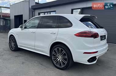 Внедорожник / Кроссовер Porsche Cayenne 2015 в 