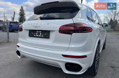 Внедорожник / Кроссовер Porsche Cayenne 2015 в 