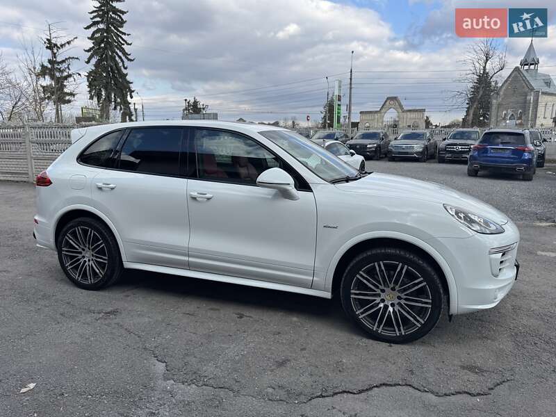 Позашляховик / Кросовер Porsche Cayenne 2015 в Тернополі