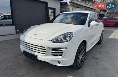 Внедорожник / Кроссовер Porsche Cayenne 2015 в 