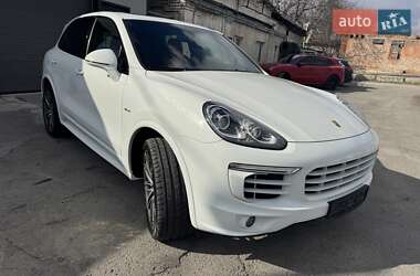 Внедорожник / Кроссовер Porsche Cayenne 2015 в 