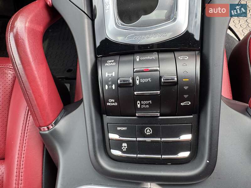 Внедорожник / Кроссовер Porsche Cayenne 2015 в Тернополе