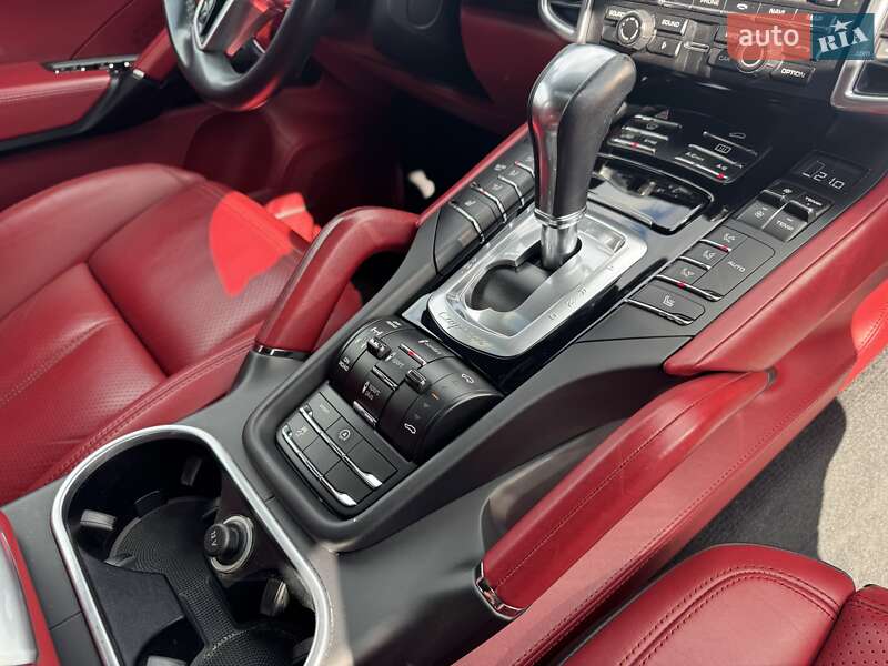 Внедорожник / Кроссовер Porsche Cayenne 2015 в Тернополе