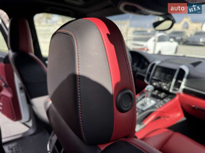 Внедорожник / Кроссовер Porsche Cayenne 2015 в Тернополе