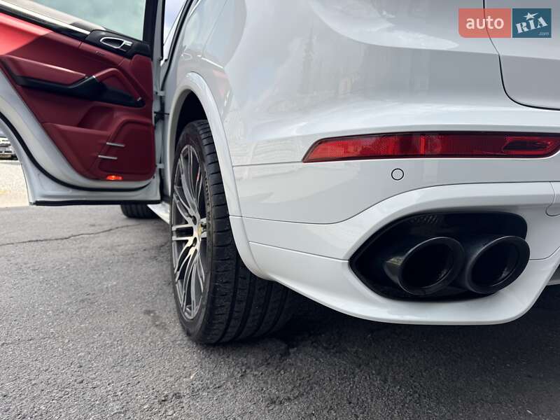 Позашляховик / Кросовер Porsche Cayenne 2015 в Тернополі