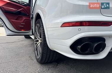 Внедорожник / Кроссовер Porsche Cayenne 2015 в 