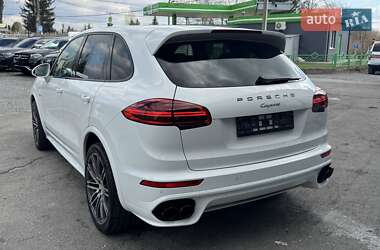 Внедорожник / Кроссовер Porsche Cayenne 2015 в 