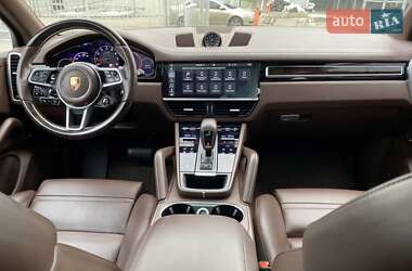 Внедорожник / Кроссовер Porsche Cayenne 2018 в 