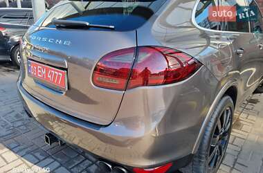 Внедорожник / Кроссовер Porsche Cayenne 2014 в 