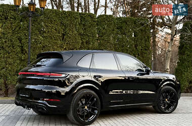 Позашляховик / Кросовер Porsche Cayenne 2024 в 