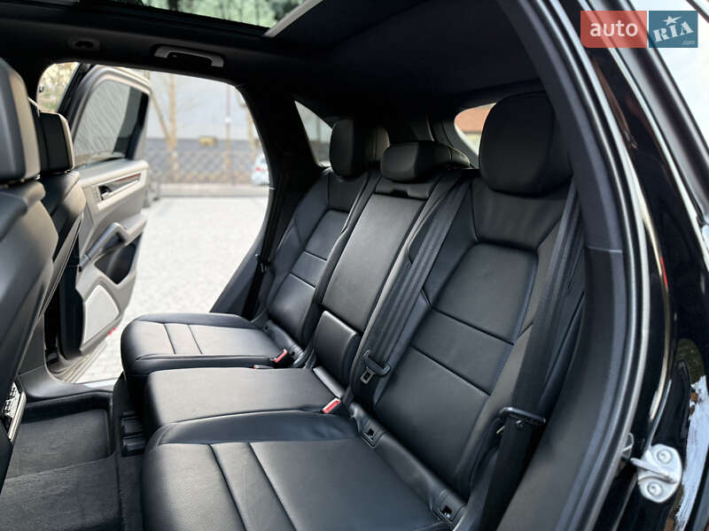 Внедорожник / Кроссовер Porsche Cayenne 2024 в Львове
