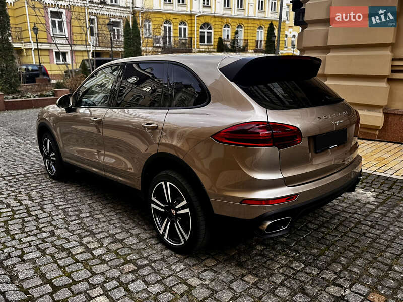 Позашляховик / Кросовер Porsche Cayenne 2016 в Києві