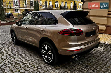 Внедорожник / Кроссовер Porsche Cayenne 2016 в 