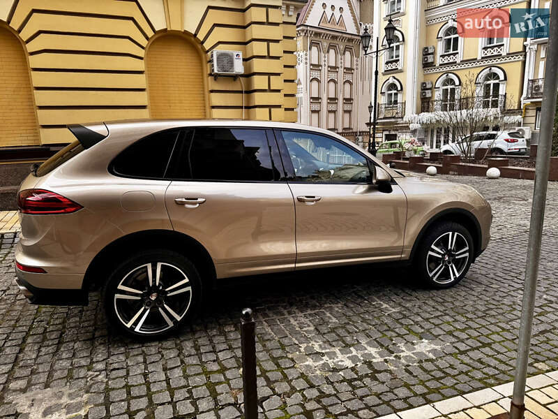 Позашляховик / Кросовер Porsche Cayenne 2016 в Києві