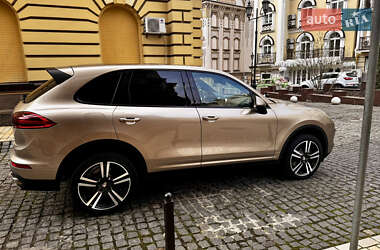 Внедорожник / Кроссовер Porsche Cayenne 2016 в 