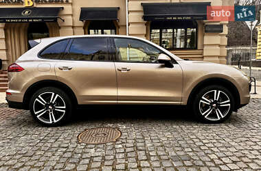 Внедорожник / Кроссовер Porsche Cayenne 2016 в 