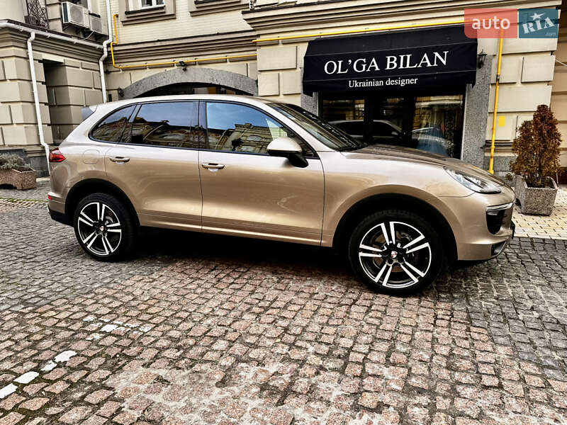 Позашляховик / Кросовер Porsche Cayenne 2016 в Києві