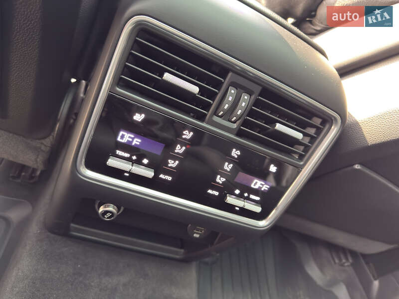 Внедорожник / Кроссовер Porsche Cayenne 2018 в Днепре